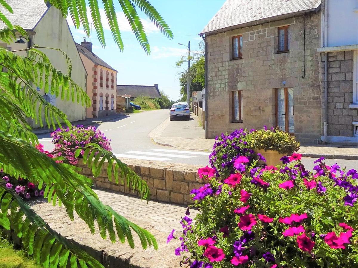 Maison cosy séjour découverte mer et campagne Saint-Caradec-Tregomel Esterno foto