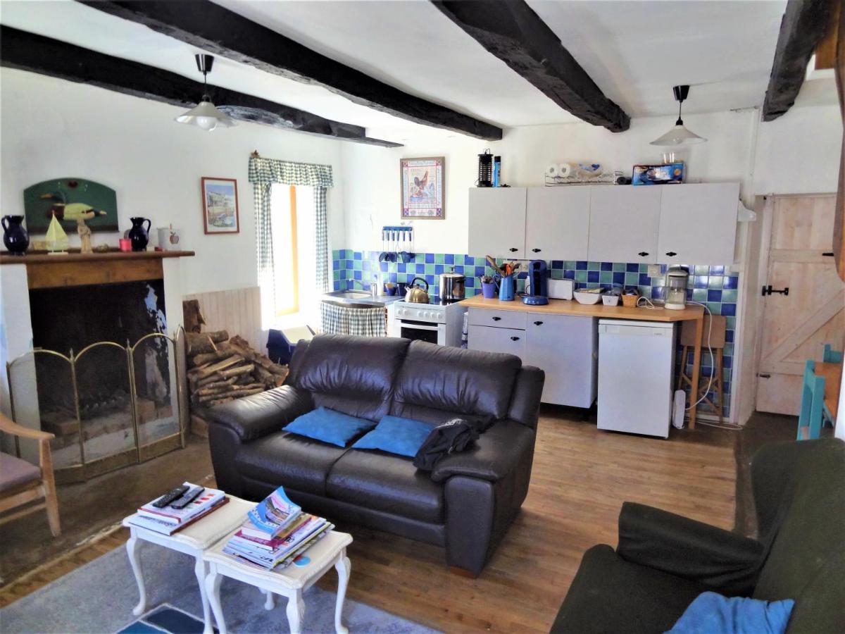Maison cosy séjour découverte mer et campagne Saint-Caradec-Tregomel Esterno foto