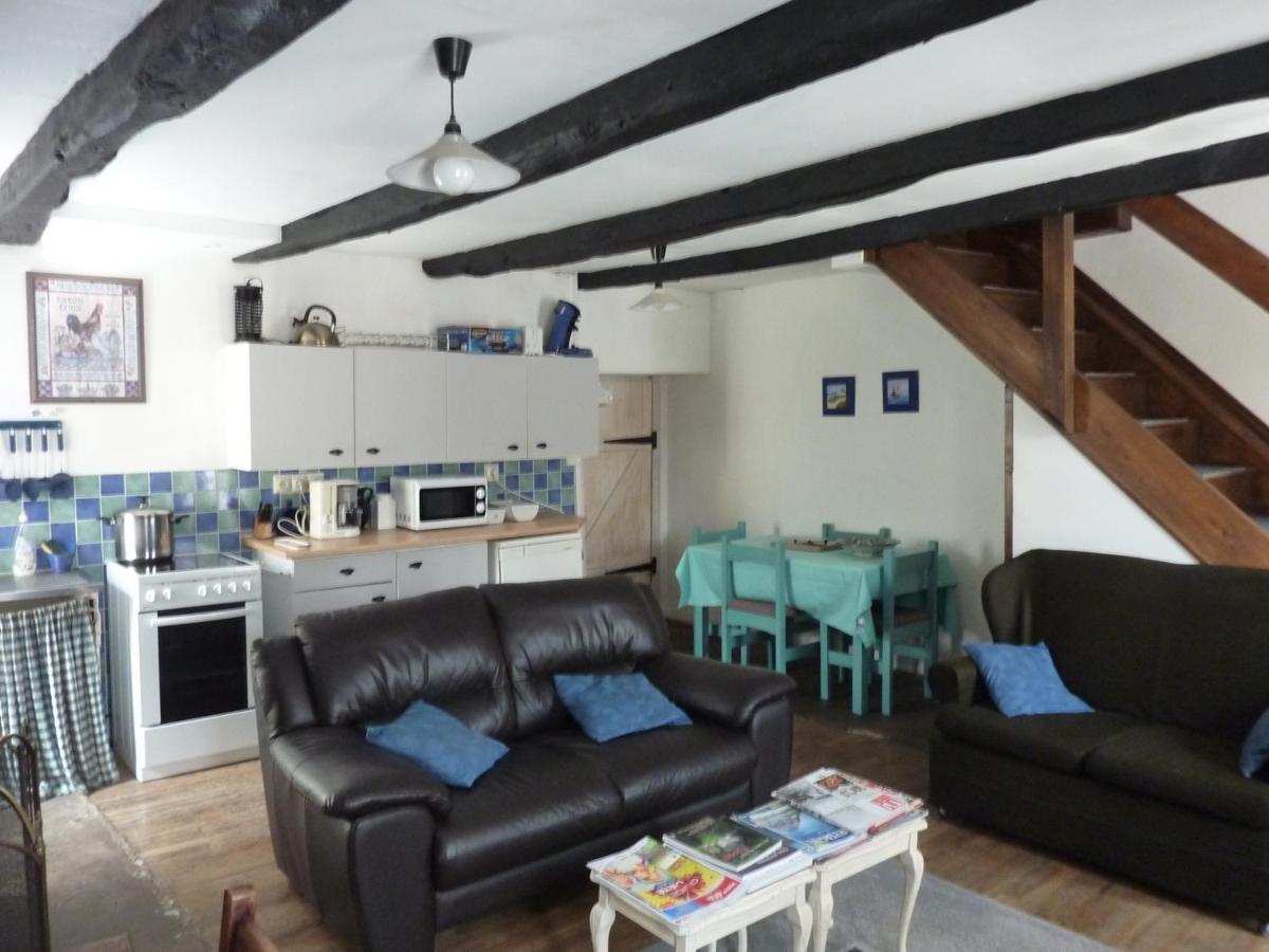 Maison cosy séjour découverte mer et campagne Saint-Caradec-Tregomel Esterno foto