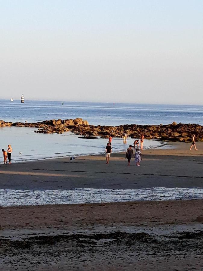 Maison cosy séjour découverte mer et campagne Saint-Caradec-Tregomel Esterno foto