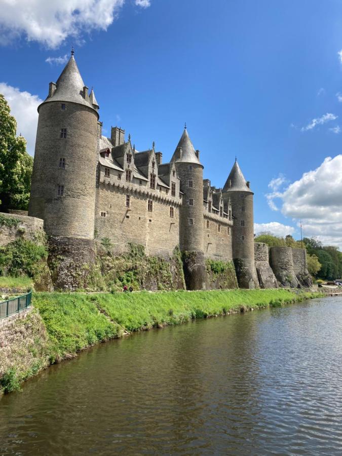 Maison cosy séjour découverte mer et campagne Saint-Caradec-Tregomel Esterno foto